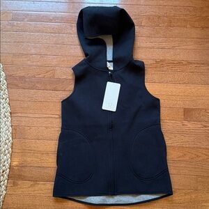 LULULEMON 🩶 🖤 Insculpt reversible hooded vest with pockets size 6 new with tags!
